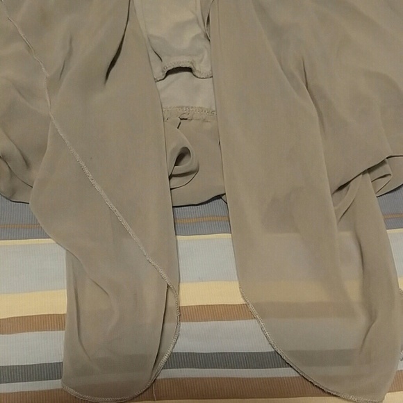 Gray top - Picture 4 of 5